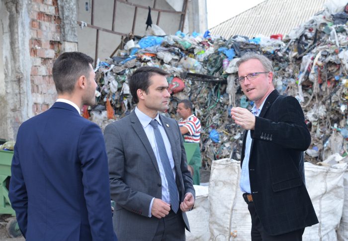 Criză generală în sectorul deșeurilor din România – Raport USR