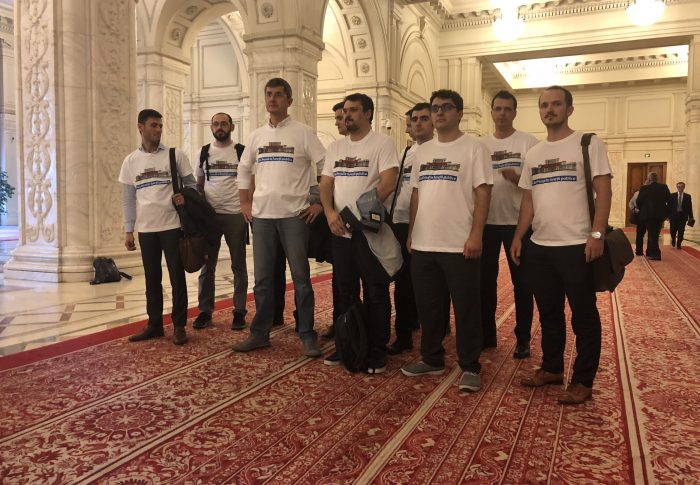 Pedeapsă colectivă pentru grupul USR – Interzis la primit vizite în Parlament