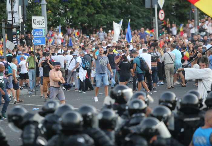 Proiect USR: Jandarmii care comit abuzuri nu se pot ascunde sub uniformă