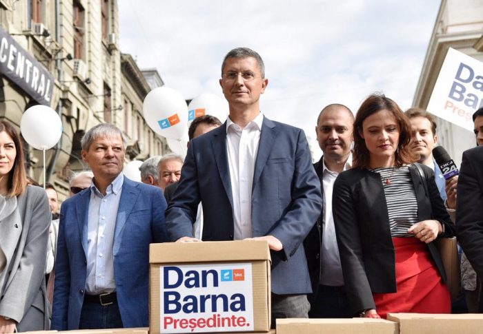 Alianța USR PLUS a depus peste 380.000 de semnături pentru candidatura lui Dan Barna la alegerile prezidențiale