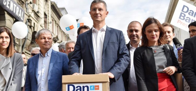 Alianța USR PLUS a depus peste 380.000 de semnături pentru candidatura lui Dan Barna la alegerile prezidențiale