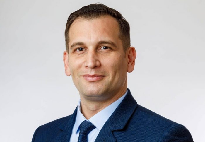 Senatorul USR Sebastian Cernic cere demisia Prefectului de Bacău, Lucian Bogdănel