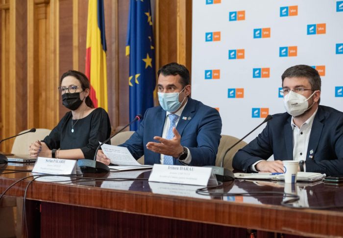 USR PLUS, inițiativă legislativă privind alegerea directorilor interimari de către Consiliul de Administrație al școlii