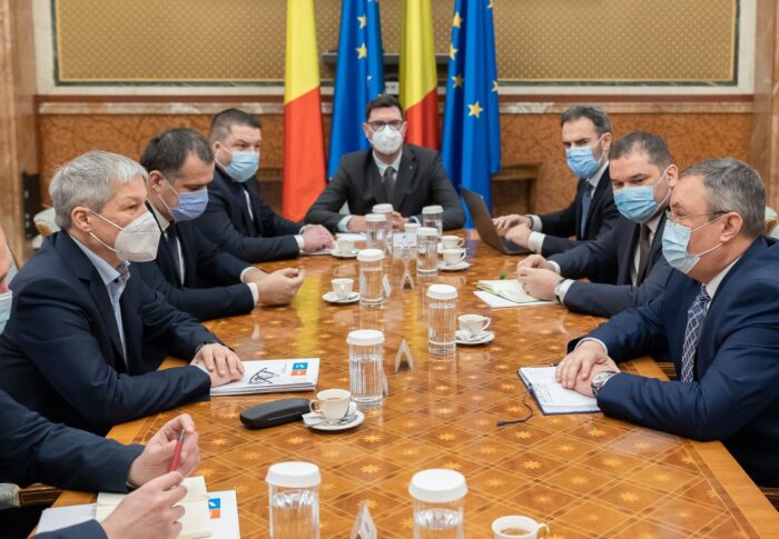 Dacian Cioloș, întâlnire alături de primari ai USR cu Ciucă: Am vrut să transmitem clar mesajul că cetățenii nu trebuie să fie penalizați