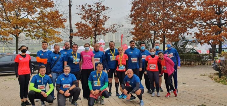 „Ne vaccinăm și scăpăm”: Membrii USR București au alergat la Bucharest MARATHON pentru a susține campania de vaccinare