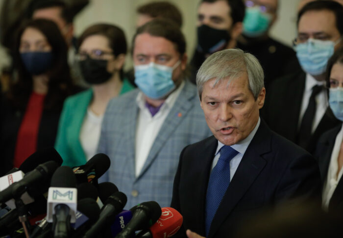 Dacian Cioloș: Așteptăm ca PNL să vină cu un răspuns dacă vrea sau nu să refacă coaliția