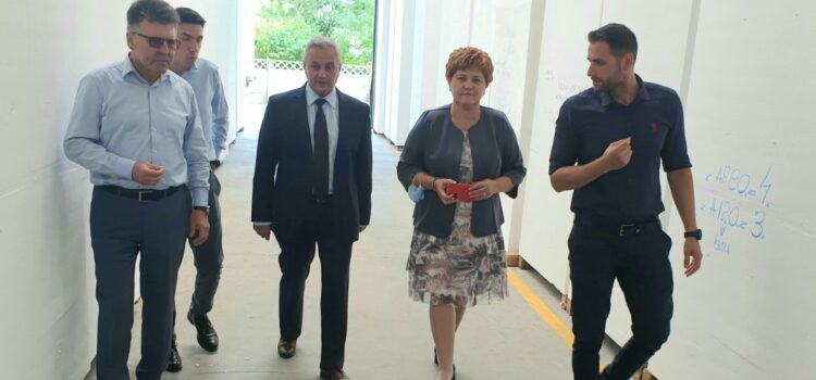 Deputata USR PLUS Oana Ozmen, vizită la o fabrică de polistiren din București, alături de reprezentanții ROMEPS