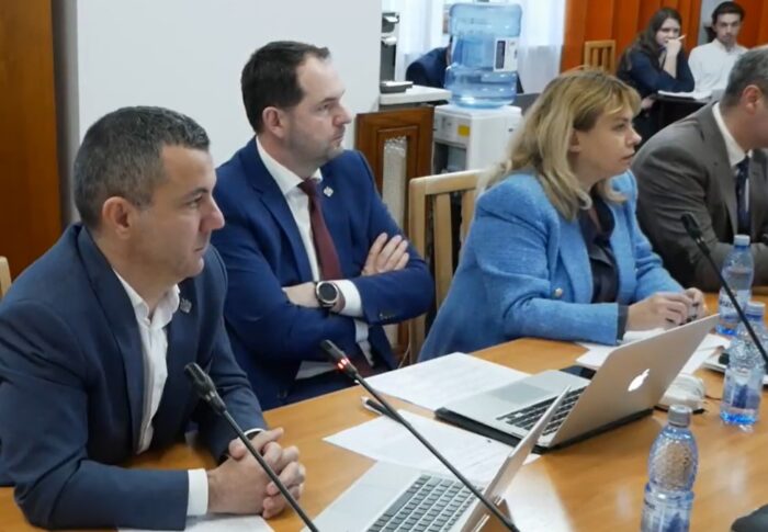 Coaliția PSD-PNL-UDMR vrea să țină românii care muncesc în sărăcie și respinge inițiativa USR ”zero taxe pe salariul minim”