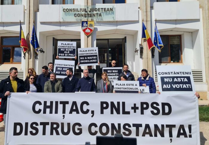 Protest USR Constanța, după ce primarul PNL Vergil Chițac i-a vândut o plajă din Mamaia președintelui PSD Constanța