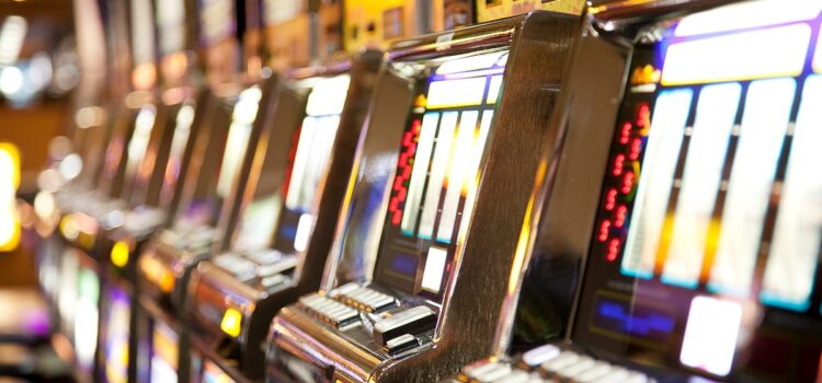 Ipocrizia lui Ciolacu: Guvernul avizează negativ legea care interzice reclamele la jocurile de noroc