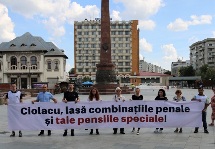 Membrii USR, în ziua învestirii noului guvern: Ciolacu, lasă combinațiile penale și taie pensiile speciale!