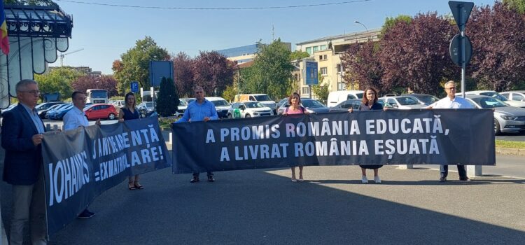 Protest USR în prima zi de școală: Iohannis a promis „România educată”, dar a livrat „România eșuată”!