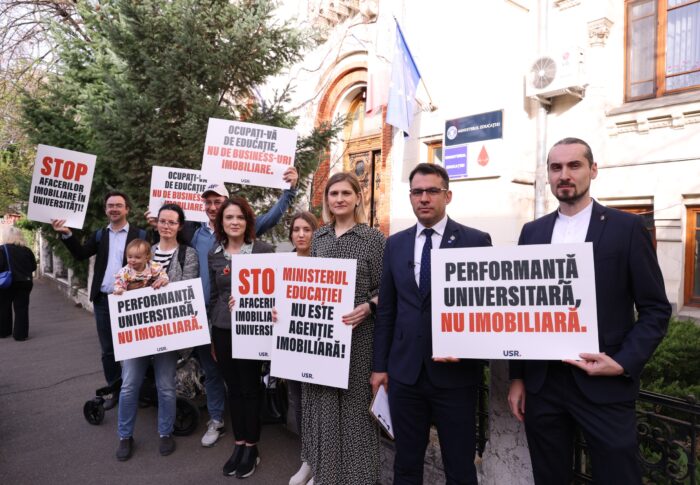 Protest USR la Ministerul Educației împotriva OUG care transformă universitățile în dezvoltatori imobiliari