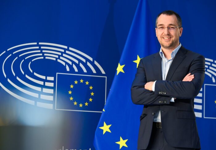 USR: Taxăm viciul, nu munca. Accize mai mari la tutun și alcool, cu fonduri pentru tratarea dependențelor
