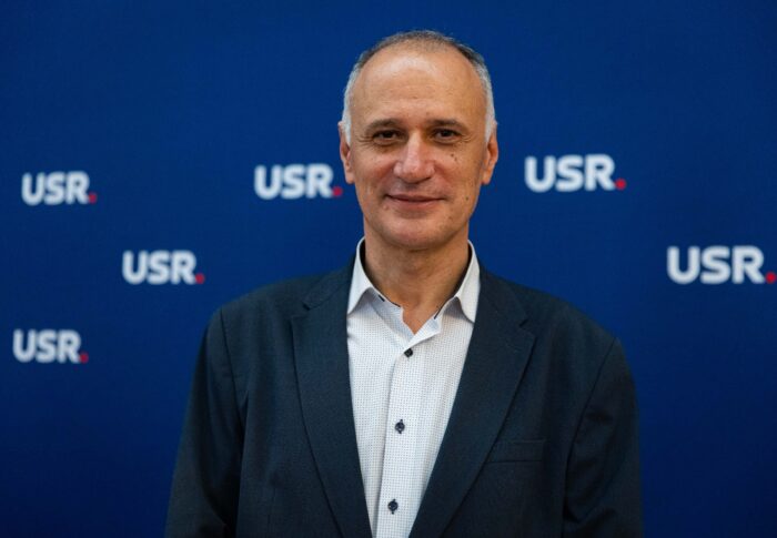 USR: Ciolacu modernizează industria de apărare doar pe hârtie, bugetul ROMARM este o glumă