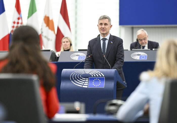 Parlamentul European cere prelungirea PNRR