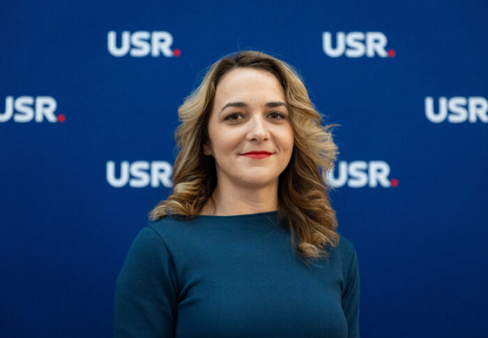 USR: Femeile din România nu au nevoie de gesturi simbolice. Au nevoie de protecție reală, zi de zi
