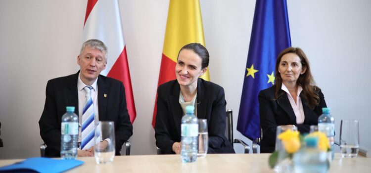 Ministra Oana Țoiu a discutat în Austria despre limba română în școli și drepturile la pensie ale românilor